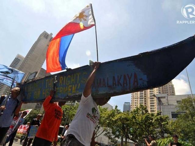 Ba rủi ro của Philippines nếu bắt tay Trung Quốc ở biển Đông