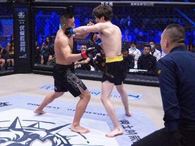 Cực sốc: Võ sỹ MMA 20 tuổi 6 giây đấm gục nhà vô địch tán thủ Trung Quốc
