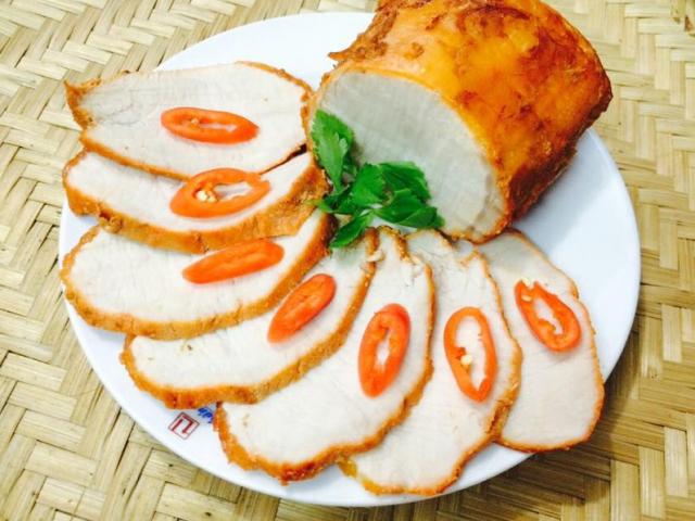 Thịt xá xíu ngon ngọt đậm đà vừa ăn hoặc làm nhân bánh Trung thu đều hấp dẫn