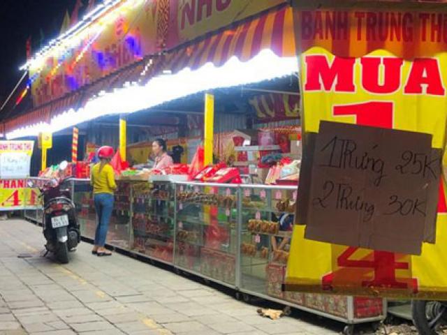 Chiêu trò bán bánh trung thu ”đại hạ giá” ở Sài Gòn