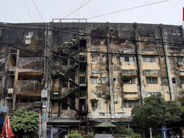 ”Sống trong sợ hãi” nơi chung cư chờ sập của hơn 100 hộ dân nghèo TP.HCM