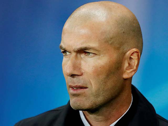 Zidane bị hơn nửa fan Real đòi sa thải: “Lá bùa” 80 triệu euro cản Mourinho