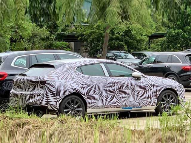 Bắt gặp Mazda3 2019 được ngụy trang kín mít đi đăng kiểm, sắp bán ra tại Việt Nam