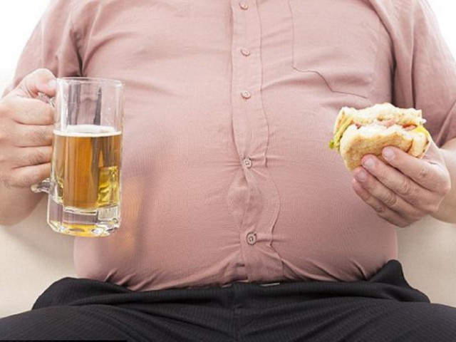 Những lý do làm người uống rượu càng lúc càng béo phì