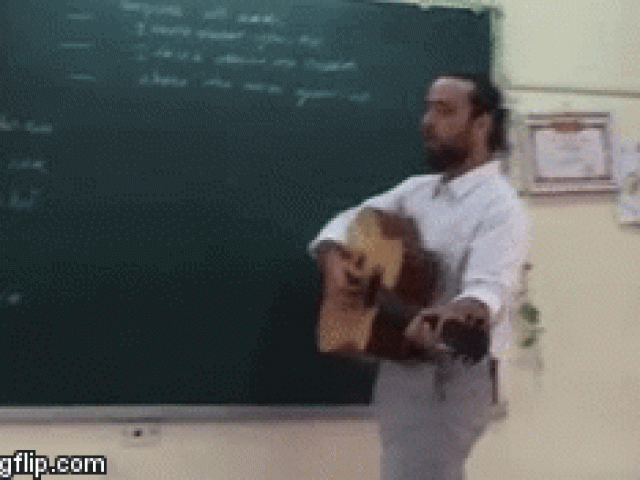 Thầy giáo Tây phổ nhạc thơ Xuân Quỳnh cực phiêu khiến học sinh “bấn loạn”