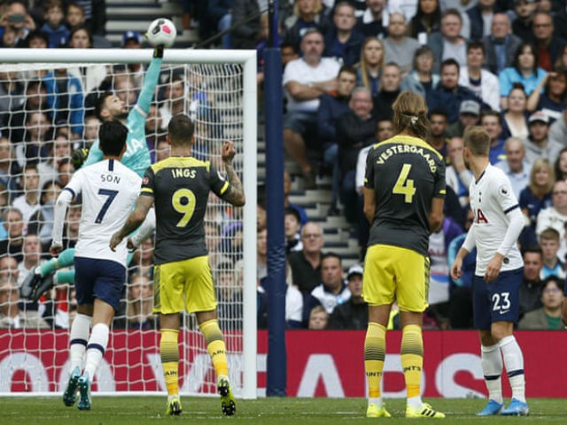 Video highlight trận Tottenham - Southampton: Sai lầm, thẻ đỏ & ”người hùng” phút 43