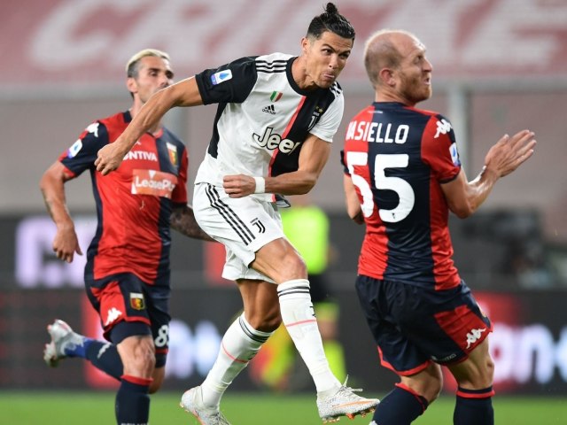 Ronaldo độc diễn, ”nã đại bác” kinh hồn: Lộ thống kê vô địch Serie A