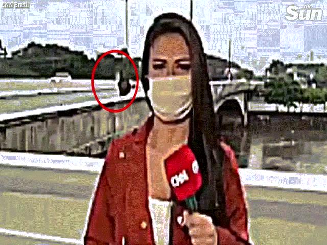 Nữ phóng viên xinh đẹp bị cướp khi đang quay trực tiếp