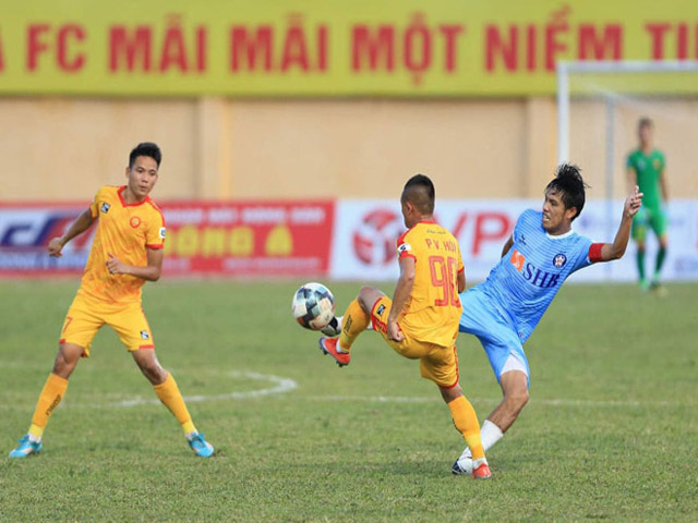 Vòng 8 V-League hấp dẫn: Đức Chinh - Công Phượng rực sáng, kết quả đối lập