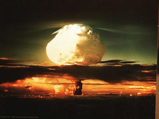 Vụ thử bom hạt nhân khủng khiếp khiến thế giới thay đổi mãi mãi