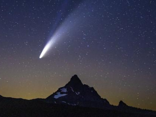 Sao chổi sáng nhất 23 năm thống trị màn đêm thế giới