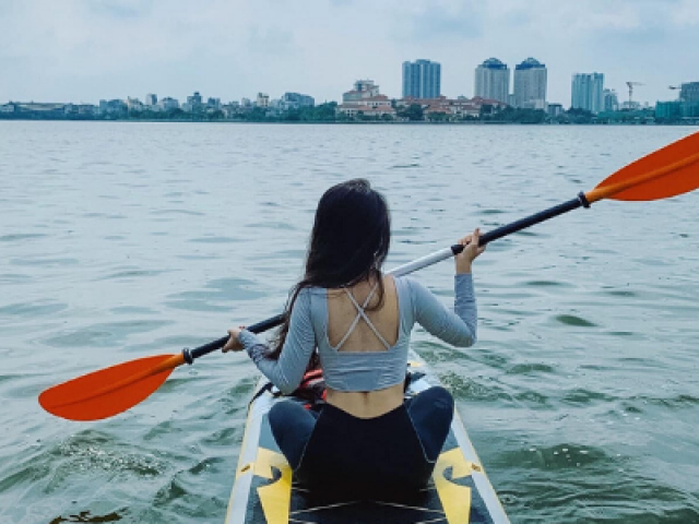 Hà Nội: Chèo thuyền SUP Hồ Tây không mới nhưng lạ, bạn đã thử chưa?
