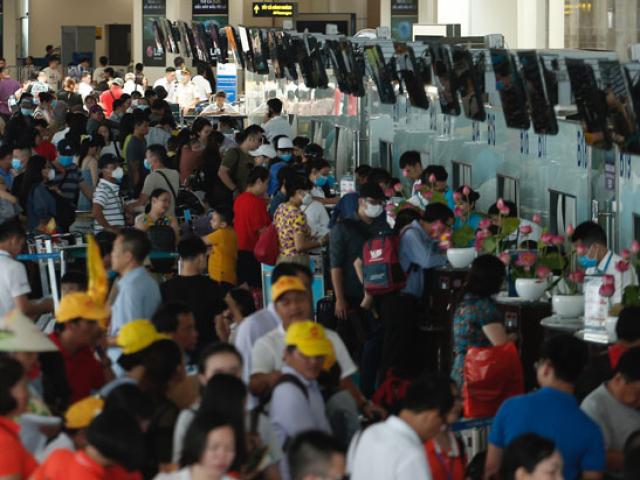 Hành khách vạ vật chờ check-in tại sân bay: Cục Hàng không tiết lộ nguyên nhân