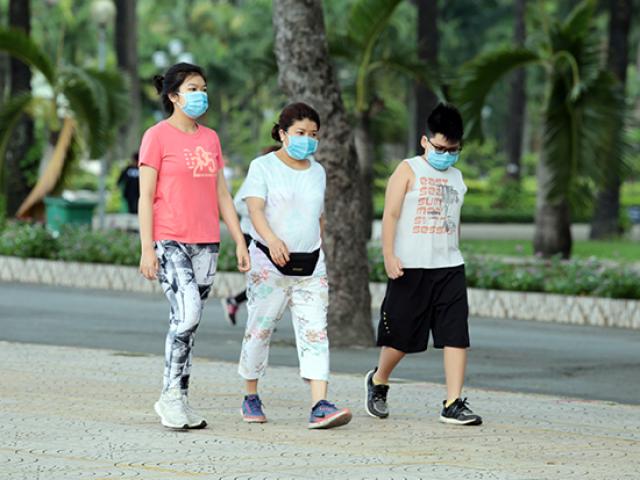 Hàng ngàn điểm cung cấp khẩu trang trải khắp Sài Gòn để phòng, chống dịch COVID-19