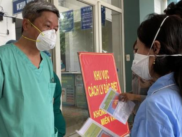 Thứ trưởng Bộ Y tế Nguyễn Trường Sơn rời Đà Nẵng sau 3 tuần thường trực ở tâm dịch