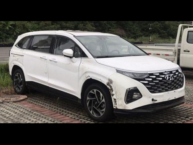 Hyundai Custo lộ diện, đối thủ cạnh tranh với Kia Sedona