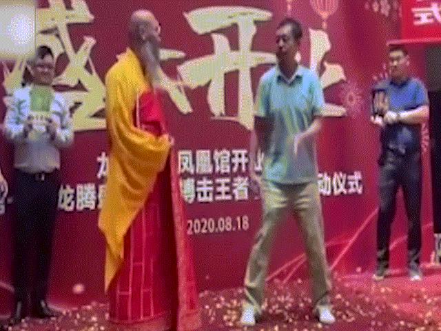 Võ sư bị cả Trung Quốc chê cười: Khua chân múa tay đấu cao thủ Thiếu Lâm