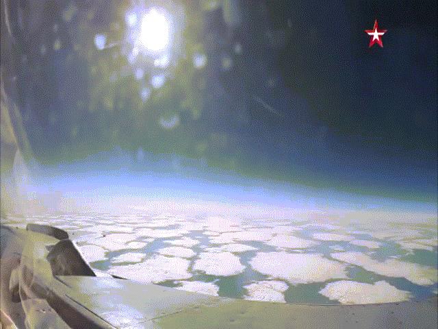Video: Phi công Nga lái tiêm kích MiG-31 lên tầng bình lưu, phóng tầm nhìn xuống Trái đất