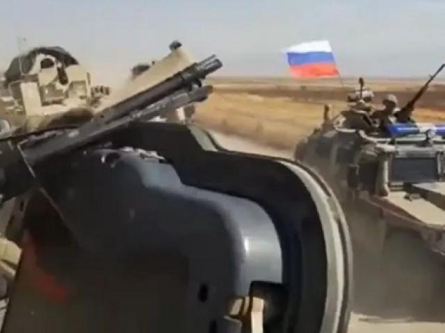 Xe quân sự Mỹ bị hai xe quân sự Nga kẹp vào giữa ở Syria, 4 người bị thương