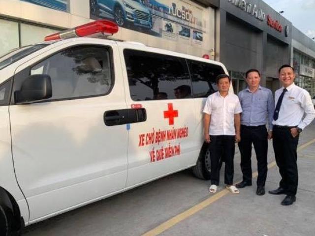 Ông Đoàn Ngọc Hải mua xe cứu thương, trực tiếp chở bệnh nhân nghèo về quê miễn phí