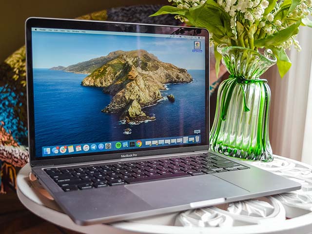 Đã có thể mua MacBook Pro 13 inch 2020 giá rẻ hơn từ Apple