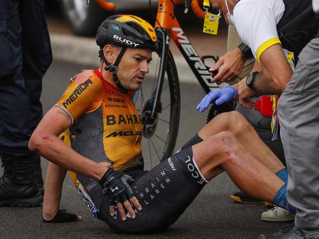 Tin thể thao HOT 31/8: SAO Tour de France gãy xương đùi vì tai nạn hy hữu
