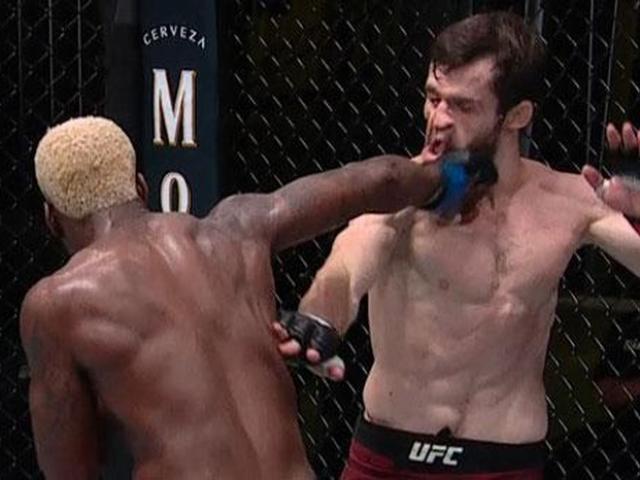 Võ sĩ UFC tung cú đấm vòng cung tuyệt đỉnh ”xử đẹp” đối thủ