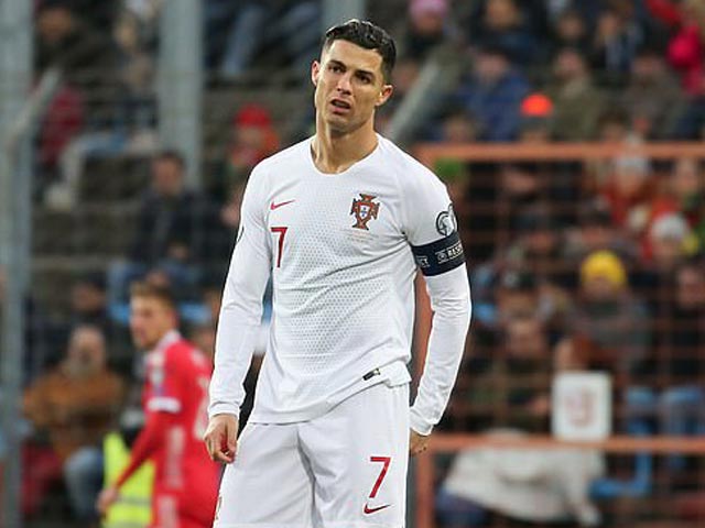 Ronaldo nhiễm trùng bàn chân gây choáng, có kịp ra sân ở Nations League?