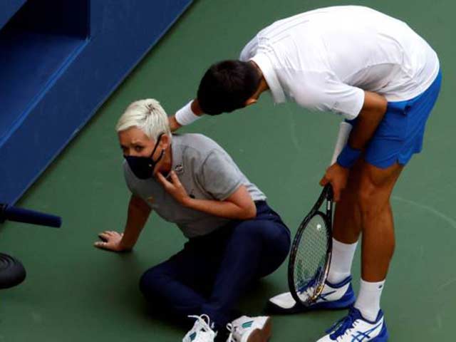 Fan dọa giết nữ trọng tài bị Djokovic đánh bóng trúng: Số 1 thế giới nói gì?