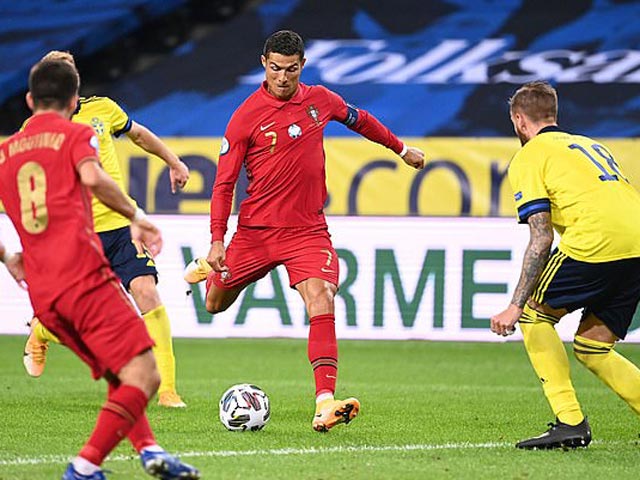 Video highlight trận Thụy Điển – Bồ Đào Nha: Ronaldo rực sáng, cú đúp mãn nhãn