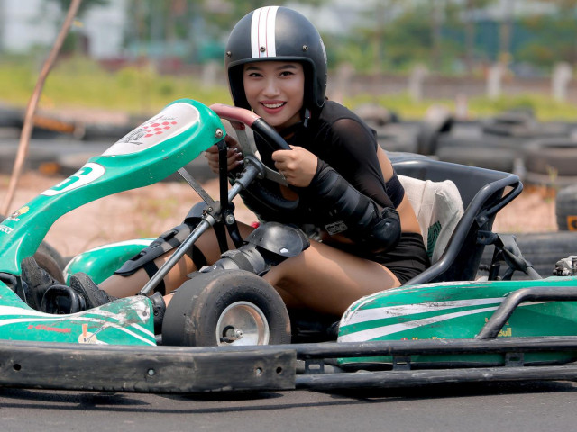 Trường đua F1 mini tại Hà Nội hút giới trẻ dịp cuối tuần