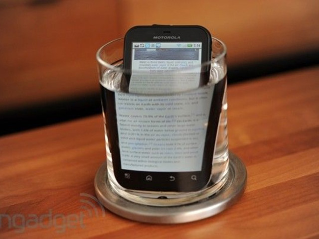 Bạn có biết: Chiếc điện thoại Android chống nước đầu tiên?