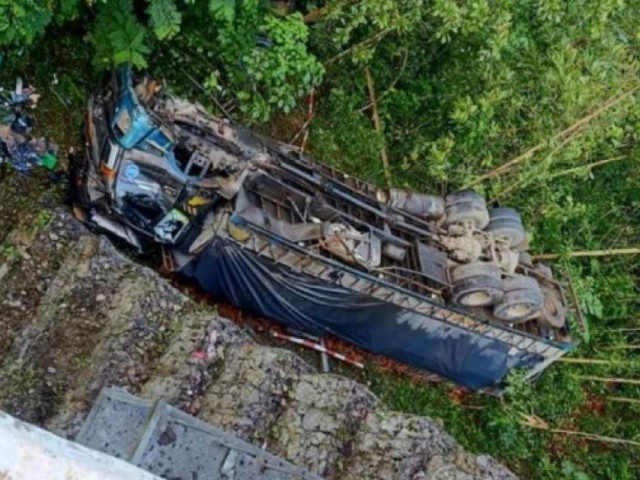 Tai nạn ở Thanh Hóa: Xe tải lao xuống vực, 1 người tử vong tại chỗ