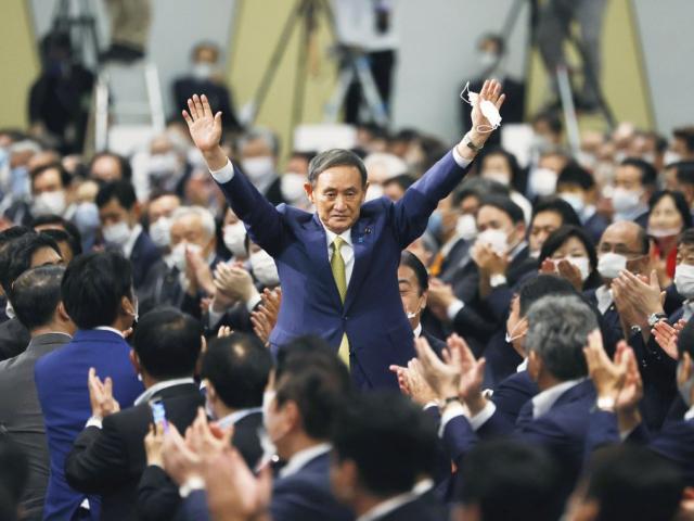 Người sẽ thành tân Thủ tướng Nhật Bản: Hành trình gian khó đi rách 6 đôi giày