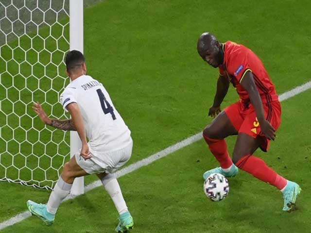 Lukaku gây sốc EURO: Đệm bóng cách gôn 3m vẫn hỏng ăn, ĐT Bỉ ôm hận