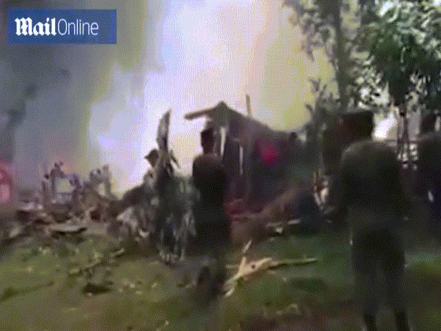 Hiện trường vụ máy bay quân sự Philippines rơi vỡ tan, gần 100 người thương vong