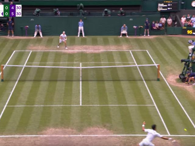 Tuyệt phẩm Wimbledon: Djokovic phòng ngự khắp mặt sân đổi thủ “phát chán”