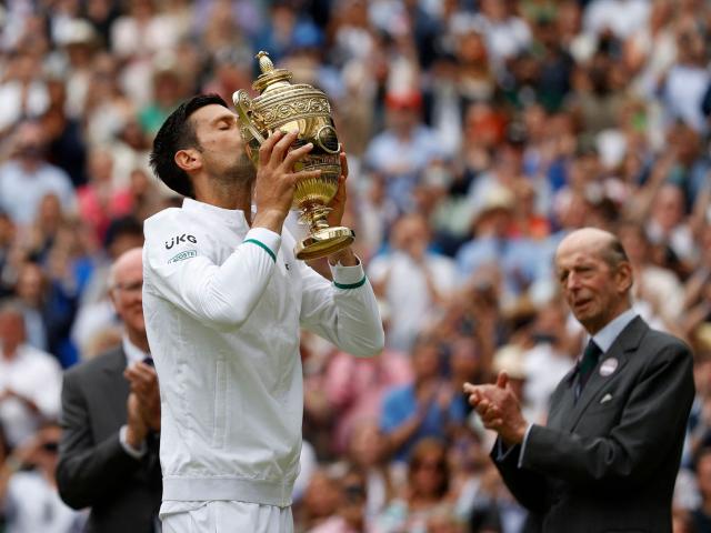 Djokovic ẵm 20 Grand Slam: Báo chí ca ngợi vĩ đại nhất lịch sử, chỉ ra kỷ lục có 1 không 2