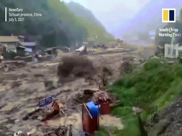 Lũ lụt hoành hành, hơn 12 vạn người Trung Quốc ”chịu khổ”