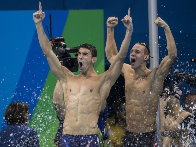 Ngã ngửa siêu sao nhắm 7 HCV Olympic: “Truyền nhân” của Michael Phelps