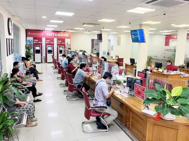 Nhiều ngân hàng đồng loạt giảm lãi suất cho vay