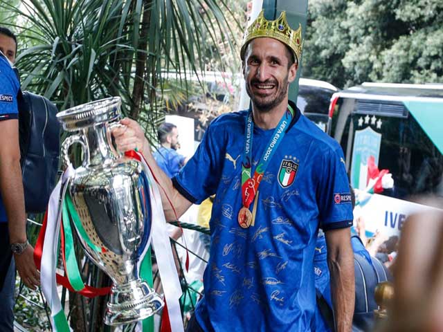 Siêu trung vệ Chiellini ”thất nghiệp” sau EURO, lý do MU cần mua gấp