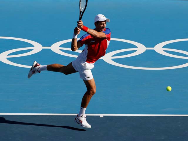 Nóng tennis Olympic: Djokovic thắng thần tốc 63 phút, Medvedev chật vật qua vòng 1