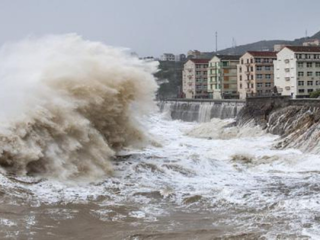 Trung Quốc: Bão In-Fa đổ bộ, bồi thêm mưa lớn sau lũ lịch sử
