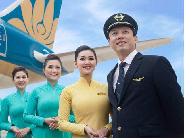 Bên bờ vực phá sản, lãnh đạo Vietnam Airlines nhận lương bao nhiêu?