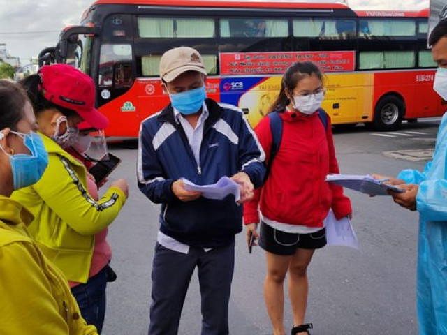 400 người dân Phú Yên về quê trên 20 chuyến xe ân tình