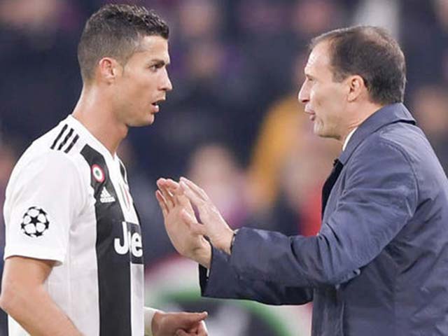 HLV Allegri họp báo, dọa tước quyền đá phạt của Ronaldo ở Juventus