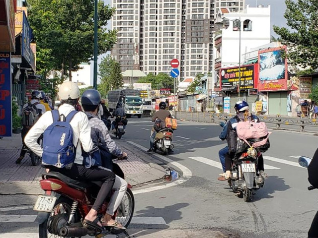 Chỉ còn 200.000 đồng, 2 chị em sinh viên muốn về quê nhưng không được