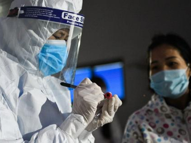 Chỉ mệt mỏi, ho, sốt, 2 người ở Hà Nội bất ngờ dương tính SARS-CoV-2, Thủ đô thêm 29 ca mới