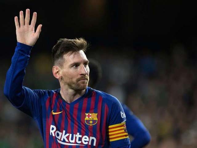 Messi chia tay Barcelona có phải chấn động nhất lịch sử, so thế nào với Ronaldo?